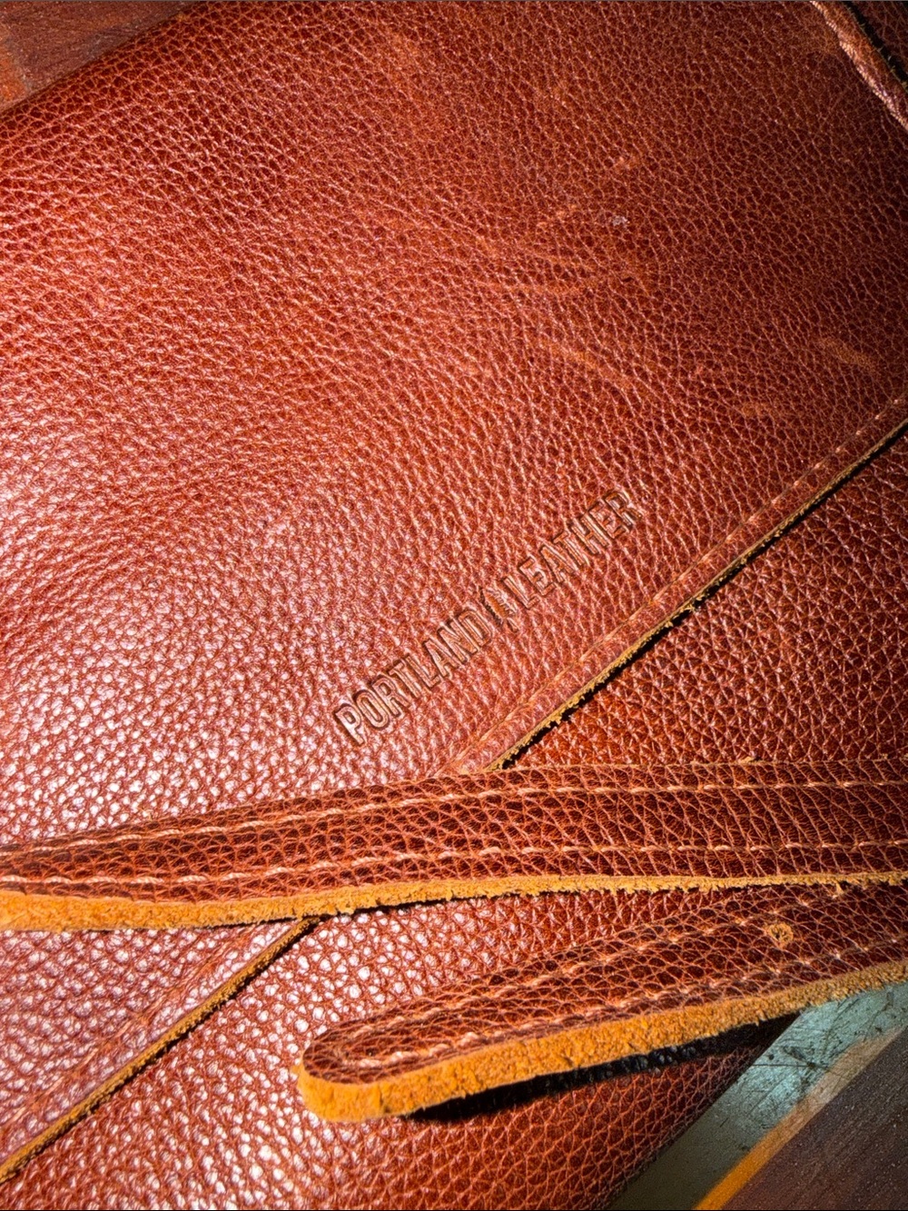 Portland Leather Metro Medium Crossbody Bag Nutmeg - Picture 3 of 11